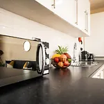 Emerald Court Executive Watford Central Apartment By Pay As U Stay